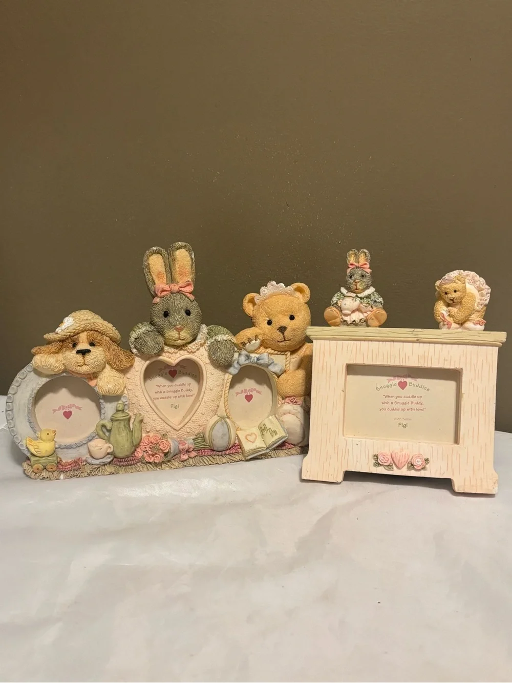 Plush Animal Multi-Opening Picture Frame Set in Cream and Pink